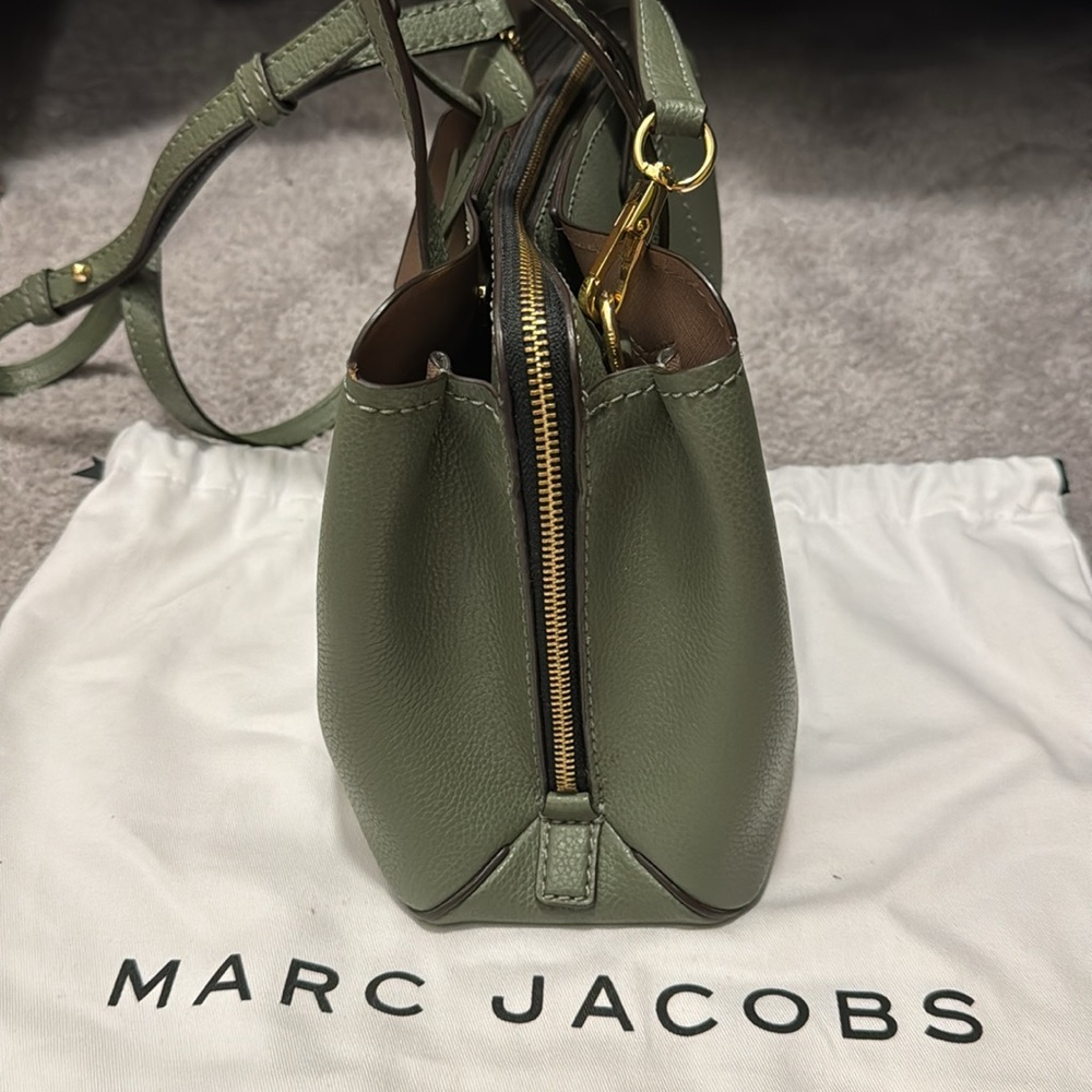 Genuine Marc Jacobs sage green leather crossbody bag. Excellent condition. - Picture 5 of 8